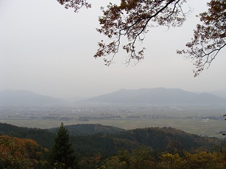 菩提寺山ハイキングと石油王の館を訪ねて_c0220300_111142.jpg