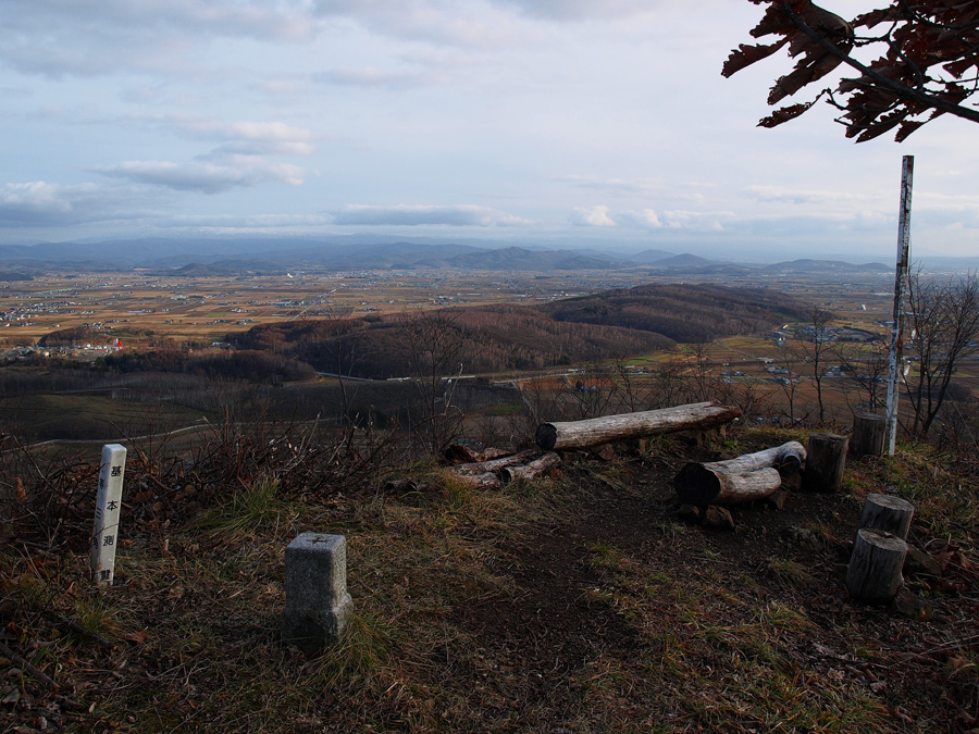 鬼斗牛山　久しぶりに旭川市の低山へ　　　　2010.11.23_f0200402_20151066.jpg