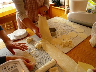 11月26日(金) ニーダーと麺やで餃子&花巻 代官山SR_d0138307_1427890.jpg