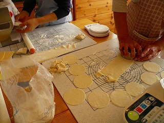 11月26日(金) ニーダーと麺やで餃子&花巻 代官山SR_d0138307_1429366.jpg