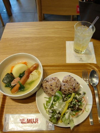 cafe ＭＵＪＩ_c0131829_1222661.jpg