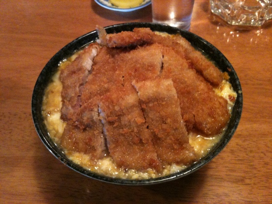 カツ丼とカツ重 ｒはriverの ｒ