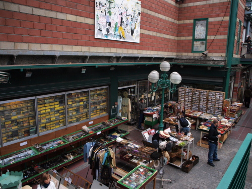 【パリ旅行】2010.9.26； Marché aux Puces de Saint-Ouen<Dauphine>　_a0111430_323897.jpg