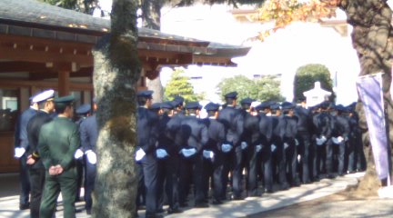 今年最後の靖国神社清掃奉仕_b0169850_22201813.jpg