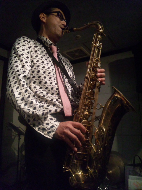 火曜日 サックストリオライブ♪_b0115606_1382214.jpg