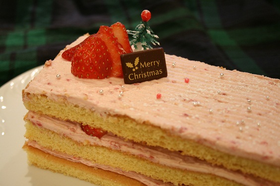 ピンクのクリスマスケーキ。_e0045565_21352195.jpg
