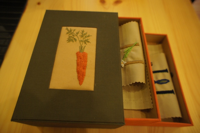 デンマークに昔から伝わる刺繍のある小箱 | 近藤 佳代 |本