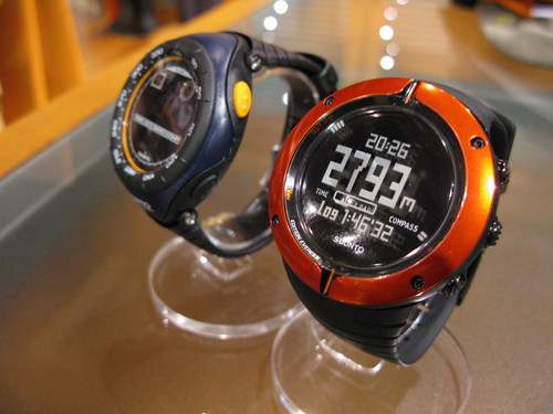 SUUNTO　CORE EVEREST & VECTOR DEEP BLUE_f0214959_2315155.jpg