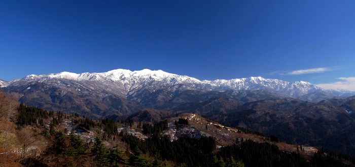 白い雪をかぶった白山　白山パノラマ公園_e0055138_9552230.jpg