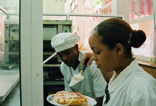 ジジイスキーにたまらん街角 ＠ \'02年 Havana Vieja, Cuba_a0074049_17282653.jpg