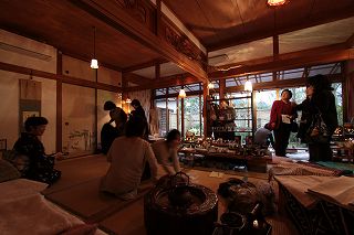 灯りのお茶会・・・・開催中・・・５日、日曜　夜まで_b0137969_1121239.jpg