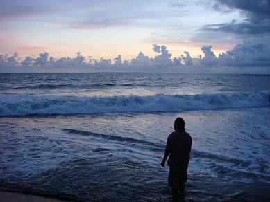 クルンクン 聖なるローカルビーチ バトゥ・クロトッ海岸 (Pantai Batu Klotok)_a0120328_10195150.jpg