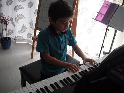 Leo started piano lesson this year_f0115736_97456.jpg