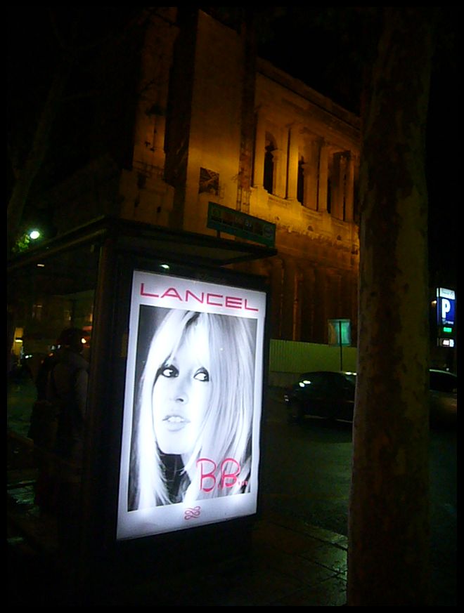 ■街角の広告PUB（PARIS）_a0008105_3472696.jpg
