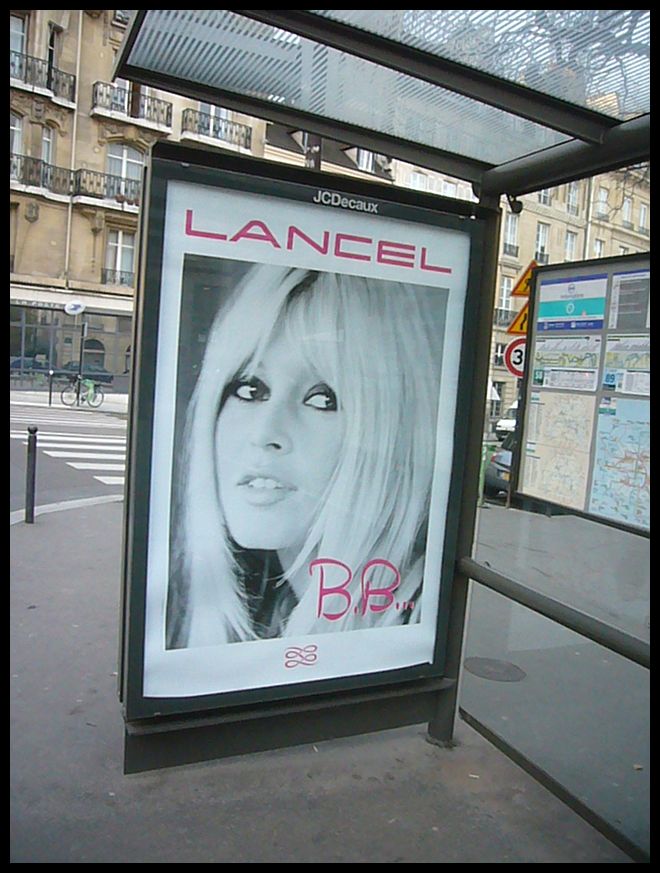 ■街角の広告PUB（PARIS）_a0008105_347564.jpg