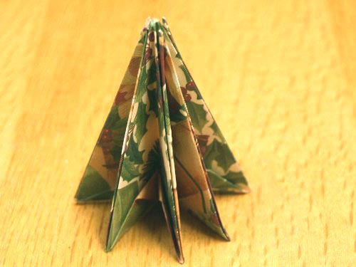 ☆折り紙でクリスマスツリーⅡ☆_c0092953_4271546.jpg