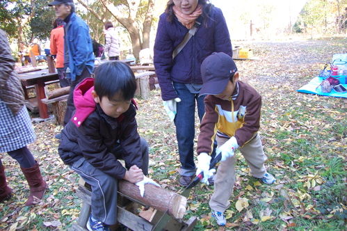 イ2010｢丸太を切ってサンタを作ろう｣　in　せんなん里海公園_c0108460_1721305.jpg