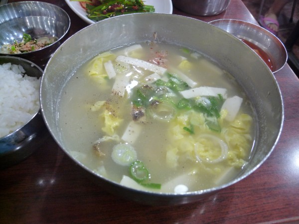 韓国 ソウル 干し鱈スープの ムギョドンプゴクッチプ 美味しい世界旅行