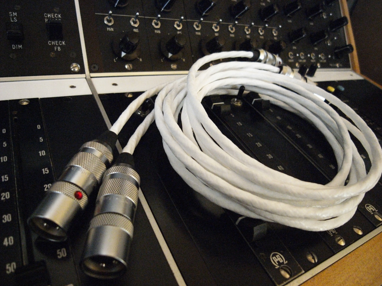 BELDEN最高位ケーブル「BELDEN 83352E XLR」のお客様レビュー BELDEN最高位ケーブル「BELDEN 83352E XLR」のお客様レビュー