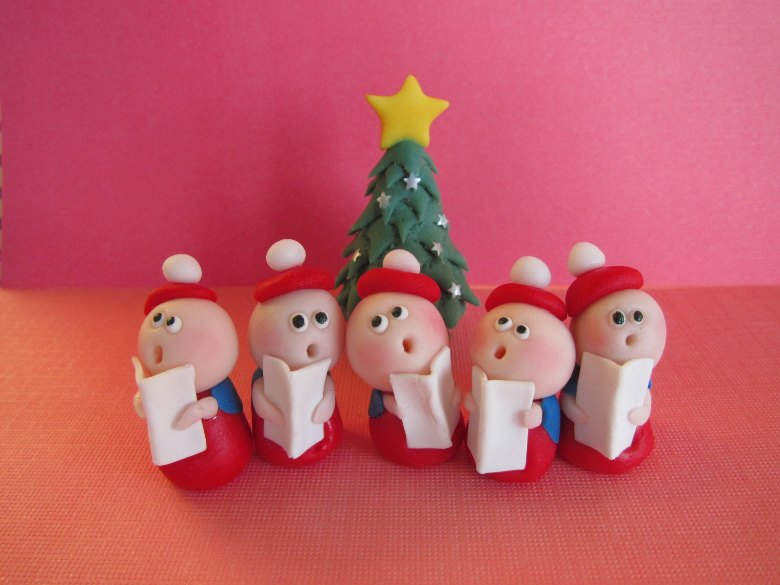 Cupcake Toppers \"Carolers\" _c0120817_1202990.jpg