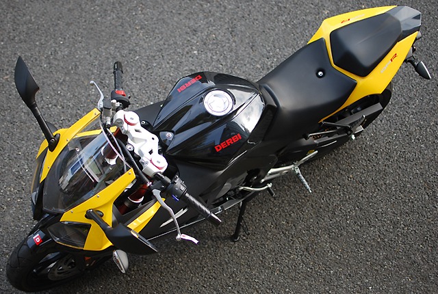 DERBI　GPR50 Racing イエロー入荷！_d0099181_1821691.jpg