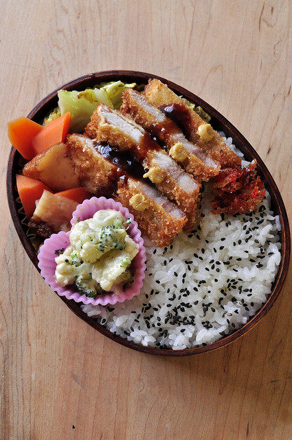 トンカツ弁当~♪_b0171098_7453214.jpg