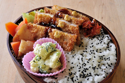 トンカツ弁当~♪_b0171098_8113769.jpg