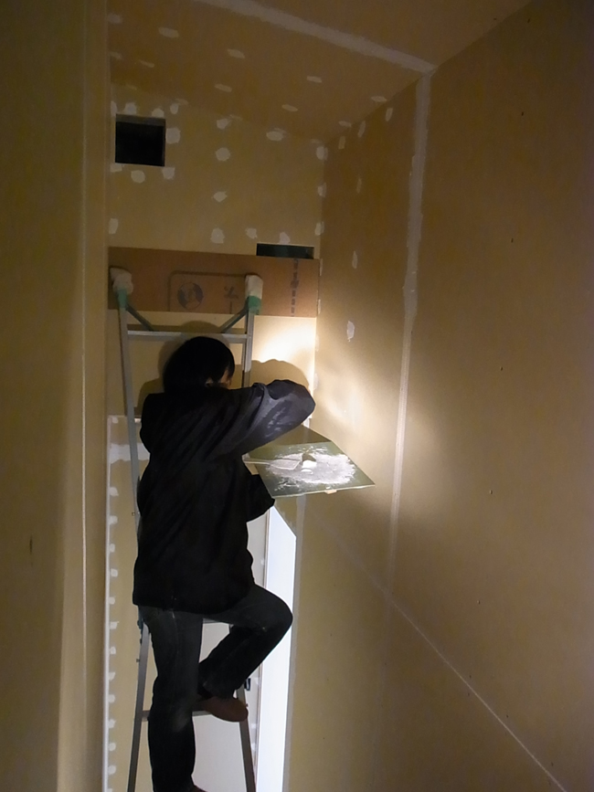 K邸屋根裏漆喰塗り_b0186200_2101795.jpg