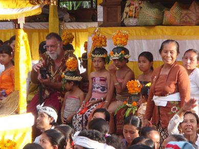 プラ・プサ・タボラ グボキンのお祭り その1 (Pura Puseh Tabola Ngebekin I)_a0120328_10195941.jpg