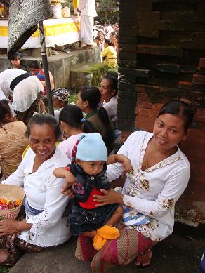 プラ・プサ・タボラ グボキンのお祭り その1 (Pura Puseh Tabola Ngebekin I)_a0120328_10204654.jpg