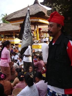プラ・プサ・タボラ グボキンのお祭り その1 (Pura Puseh Tabola Ngebekin I)_a0120328_10213168.jpg