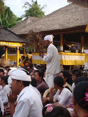 プラ・プサ・タボラ グボキンのお祭り その2 (Pura Puseh Tabola Ngebekin II)_a0120328_13313566.jpg
