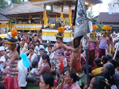 プラ・プサ・タボラ グボキンのお祭り その2 (Pura Puseh Tabola Ngebekin II)_a0120328_13342393.jpg