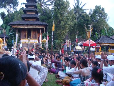 プラ・プサ・タボラ　グボキンのお祭り　その３　（Pura Puseh Tabola Ngebekin　III)_a0120328_13472541.jpg