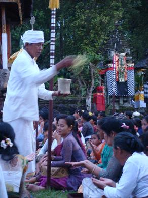 プラ・プサ・タボラ　グボキンのお祭り　その３　（Pura Puseh Tabola Ngebekin　III)_a0120328_13485896.jpg