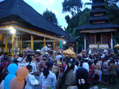 プラ・プサ・タボラ　グボキンのお祭り　その３　（Pura Puseh Tabola Ngebekin　III)_a0120328_13493766.jpg