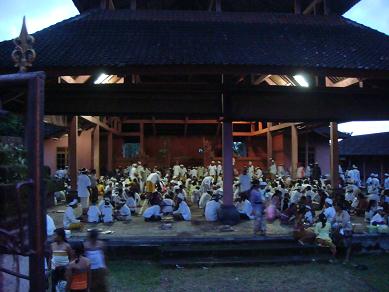 プラ・プサ・タボラ グボキンのお祭り その3 (Pura Puseh Tabola Ngebekin III)_a0120328_13512694.jpg