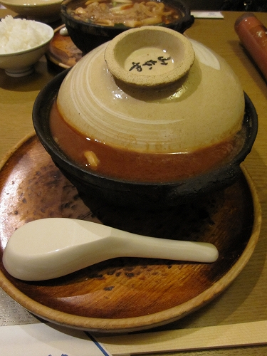 山本屋総本家の味噌煮込みうどん_a0066258_235287.jpg