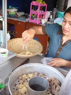 クルンクン ミー・パンシットのワルン Makan Mie Pangsit di Klungkung_a0120328_12103341.jpg