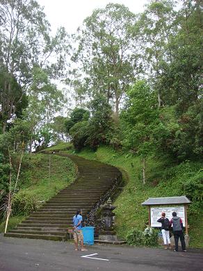 アグン山への登山口　プラ・パサール・アグン（Pura Pasar Agung）へ寄り道_a0120328_21452452.jpg