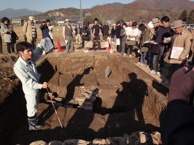 小田城の発掘現場説明会_b0124462_21123421.jpg