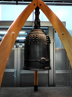 ならぬ堪忍するが堪忍 白髪の旅ガラス ならぬ堪忍するが堪忍 白髪の旅ガラス