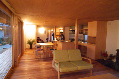 二世帯居住のひとつの形 母屋 離れの平屋という選択 木のいえブログ