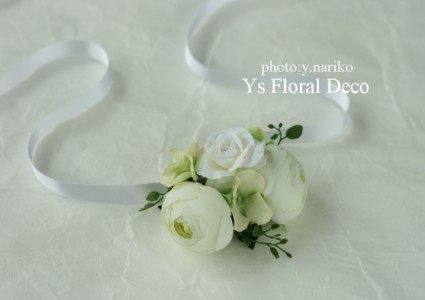 白いお花の花冠&お揃いのリストレット_b0113510_0455710.jpg