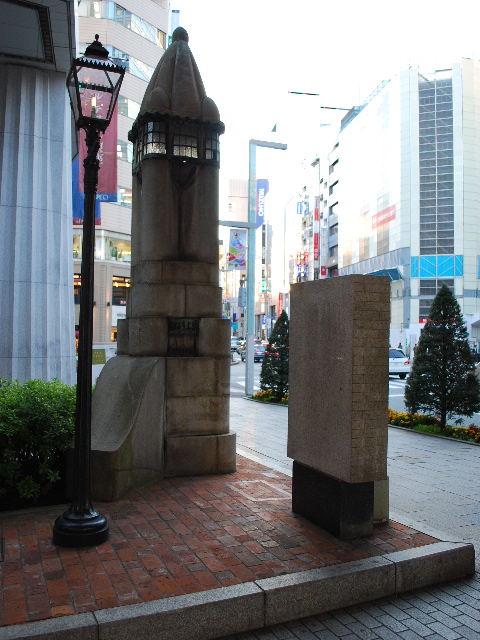 東京・京橋の親柱(大正モダン建築探訪)_f0142606_16501454.jpg