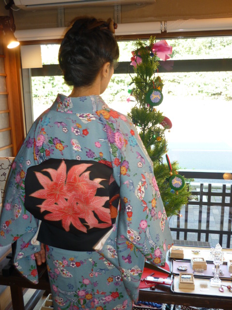 加藤ますえさん・12月のランチコンサートの装い。_f0181251_14183850.jpg