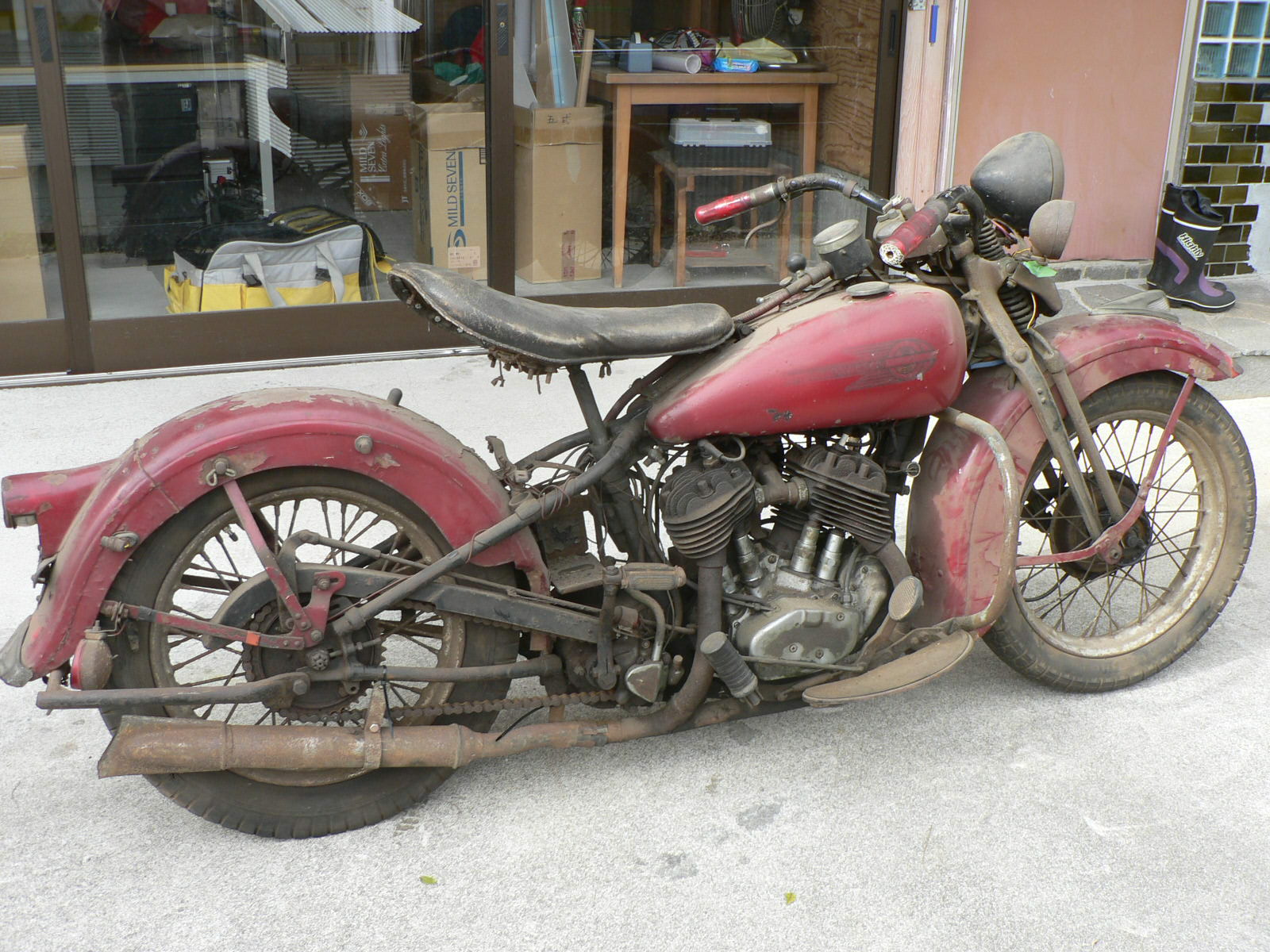 新たなテーマ 古いバイク陸王と 犬