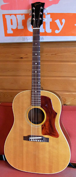 Percussive Soundの「1968年製 Gibson J-50」が入荷！_e0053731_20192425.jpg