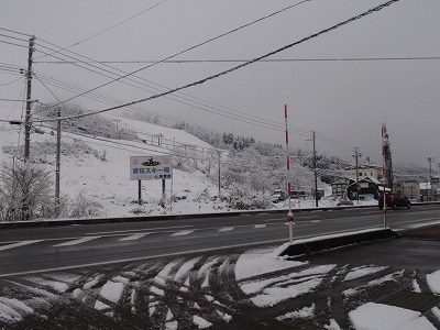 雪の朝　浦佐スキー場の様子_a0084753_8174533.jpg