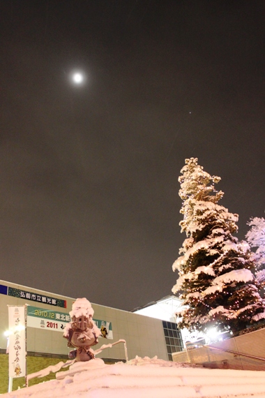 雪と輝くイルミネーション_d0131668_10421164.jpg